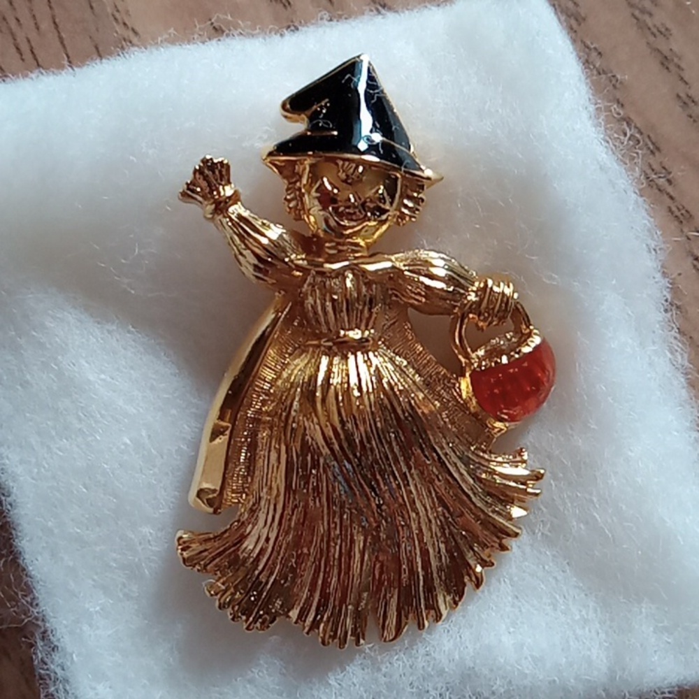 1992 Nib  scarecrow vintage pin goldtoned with enamel accents by Avon
